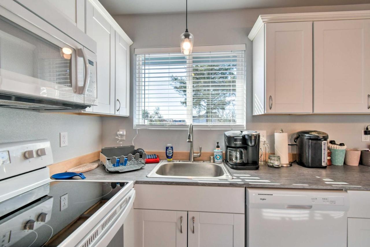 Canal Cottage Retreat With Dock And Waterfront Views 오션 쇼어스 외부 사진